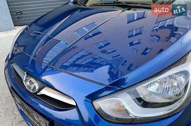 Хэтчбек Hyundai Accent 2015 в 
