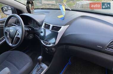 Хэтчбек Hyundai Accent 2015 в 