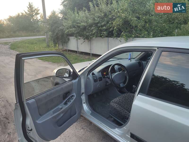 Седан Hyundai Accent 2004 в Баре
