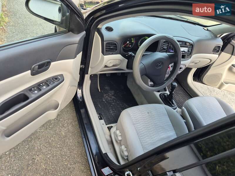 Седан Hyundai Accent 2008 в Ужгороде