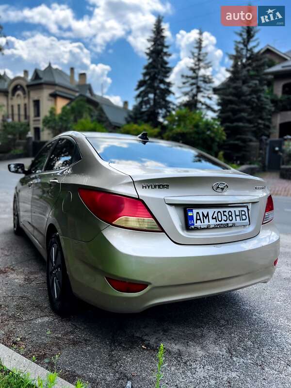 Седан Hyundai Accent 2012 в Киеве