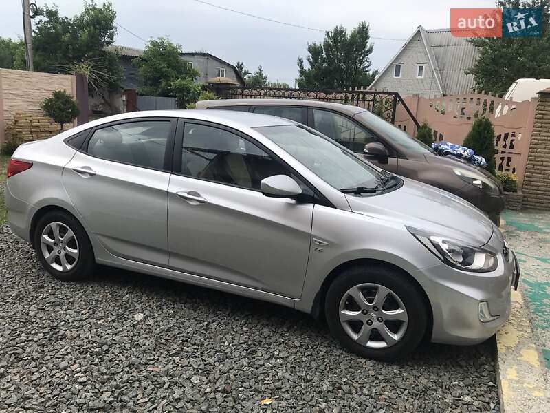 Hyundai Accent 2012