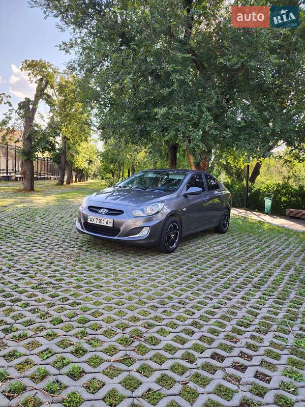 Hyundai Accent 2011