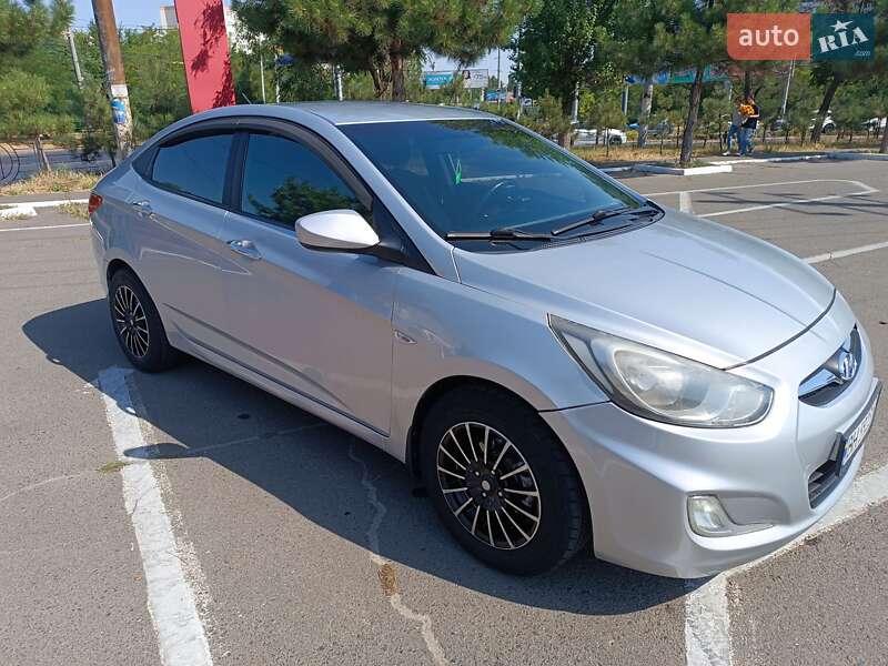 Hyundai Accent 2011