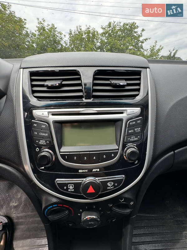 Седан Hyundai Accent 2012 в Славуті