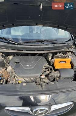 Хэтчбек Hyundai Accent 2013 в 