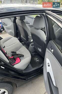 Хэтчбек Hyundai Accent 2013 в 