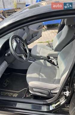 Хэтчбек Hyundai Accent 2013 в 