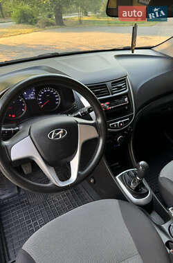 Седан Hyundai Accent 2013 в 