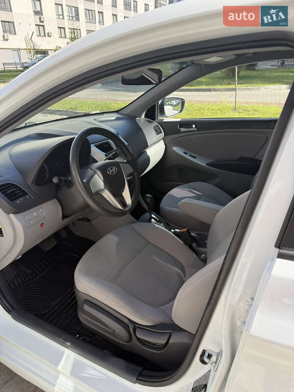Седан Hyundai Accent 2015 в Івано-Франківську