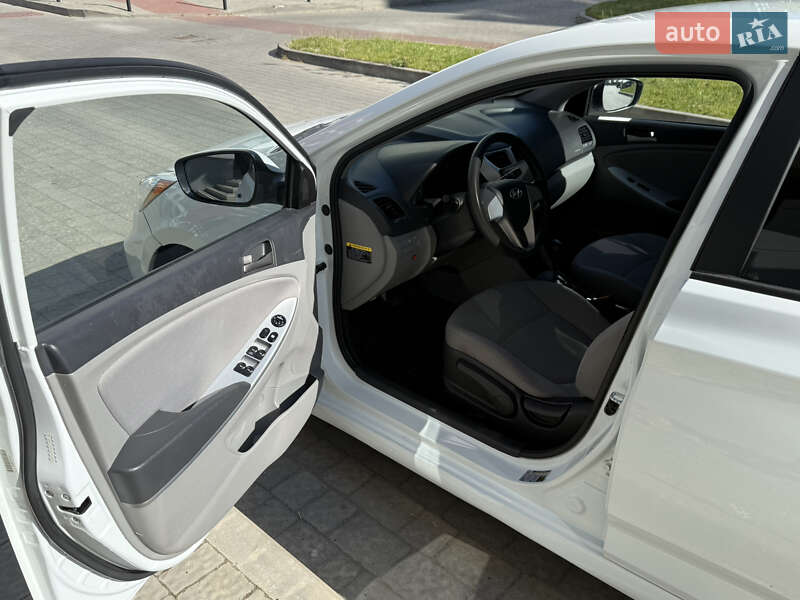 Седан Hyundai Accent 2015 в Івано-Франківську