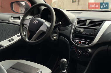 Седан Hyundai Accent 2013 в 