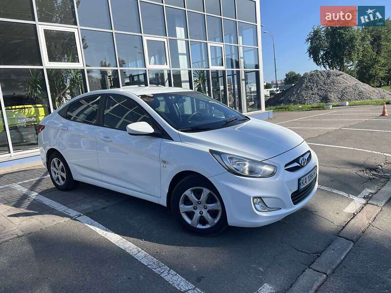 Hyundai Accent 2013