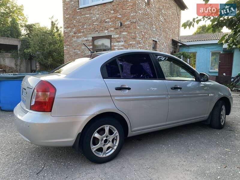 Седан Hyundai Accent 2008 в Путивле