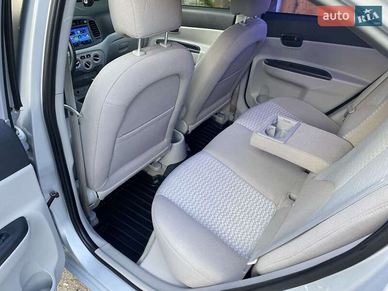 Седан Hyundai Accent 2008 в Путивле