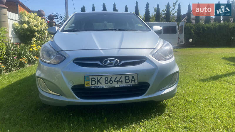 Hyundai Accent 2011