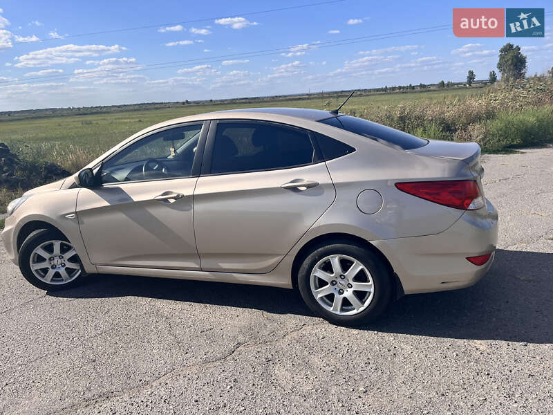 Седан Hyundai Accent 2011 в Днепре