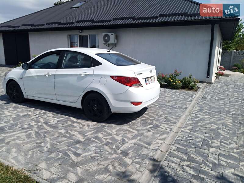 Седан Hyundai Accent 2013 в Остроге фото 5 Седан Hyundai Accent 2013 в Остроге