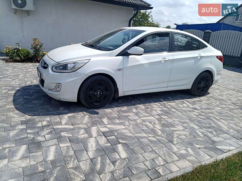 Седан Hyundai Accent 2013 в Остроге фото 10 Седан Hyundai Accent 2013 в Остроге