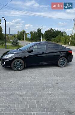 Седан Hyundai Accent 2013 в  фото 4 Седан Hyundai Accent 2013 в