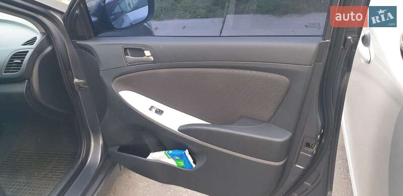 Хетчбек Hyundai Accent 2012 в Києві фото 16 Хетчбек Hyundai Accent 2012 в Києві