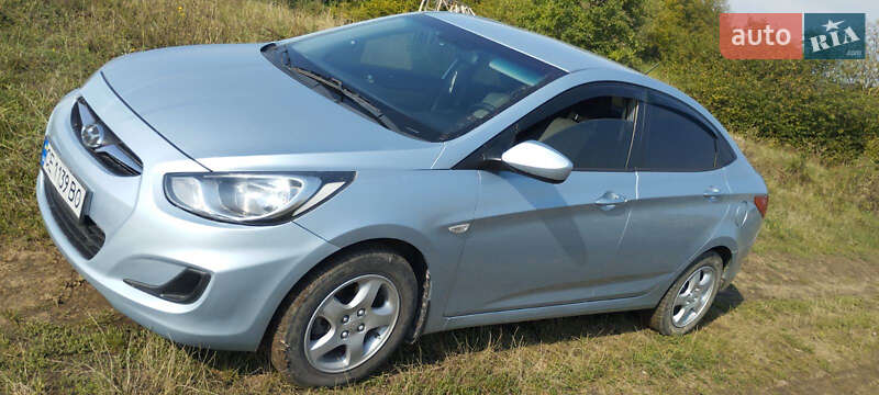 Седан Hyundai Accent 2011 в Черновцах фото 4 Седан Hyundai Accent 2011 в Черновцах