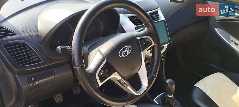 Седан Hyundai Accent 2011 в Черновцах фото 8 Седан Hyundai Accent 2011 в Черновцах