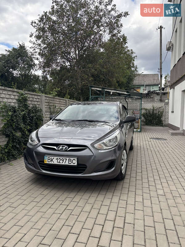 Hyundai Accent 2011