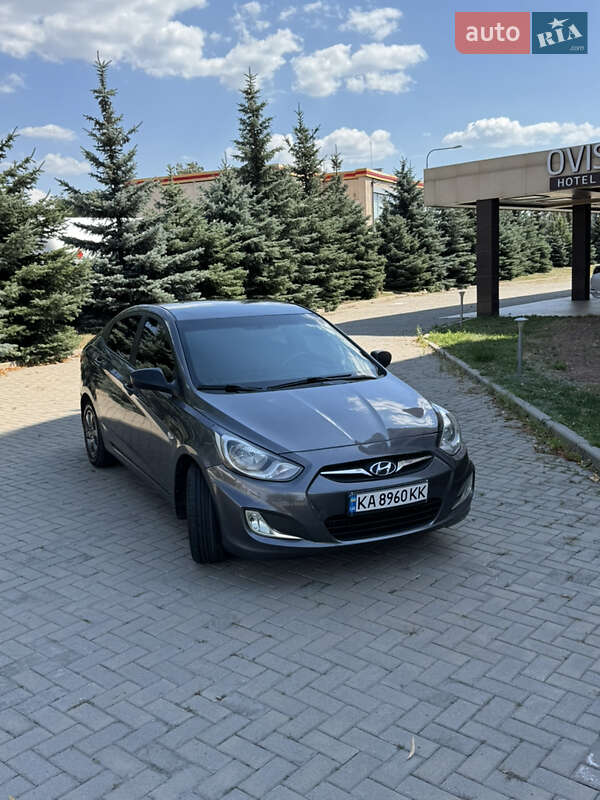 Hyundai Accent 2013