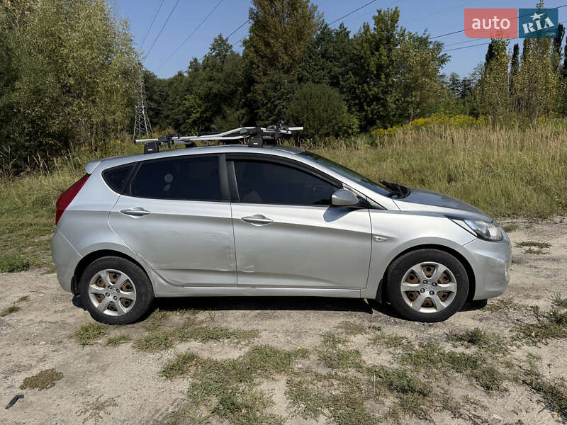 Хэтчбек Hyundai Accent 2013 в Киеве