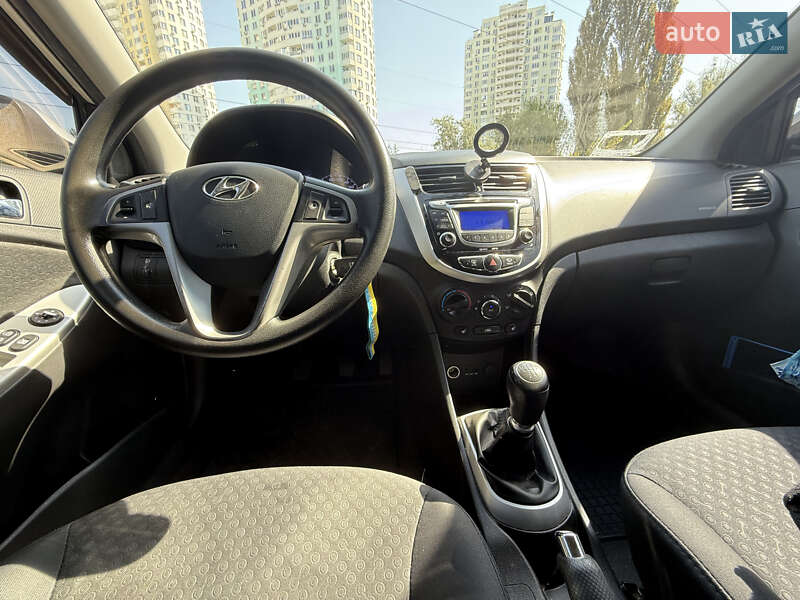 Хэтчбек Hyundai Accent 2013 в Киеве