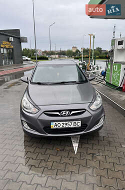 Седан Hyundai Accent 2012 в Мукачево