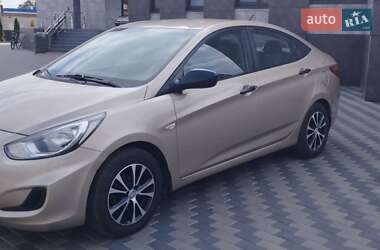 Седан Hyundai Accent 2013 в Новомосковске