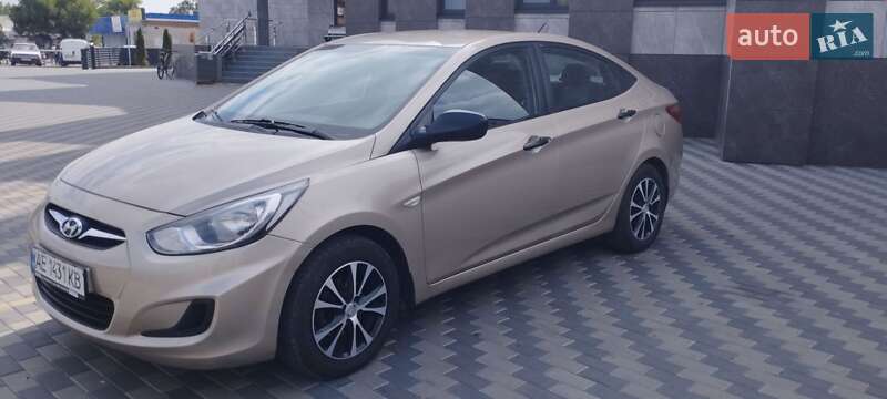 Hyundai Accent 2013
