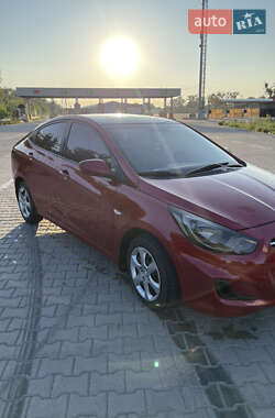Седан Hyundai Accent 2013 в Черновцах
