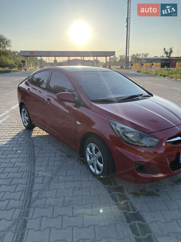 Hyundai Accent 2013