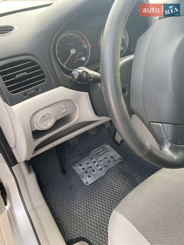 Седан Hyundai Accent 2008 в Виннице