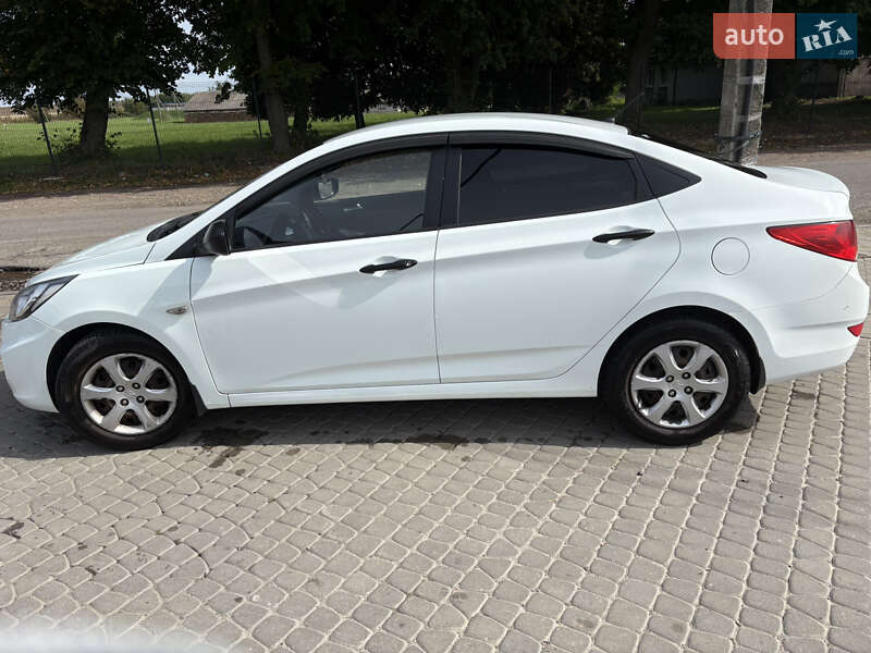 Седан Hyundai Accent 2013 в Львові