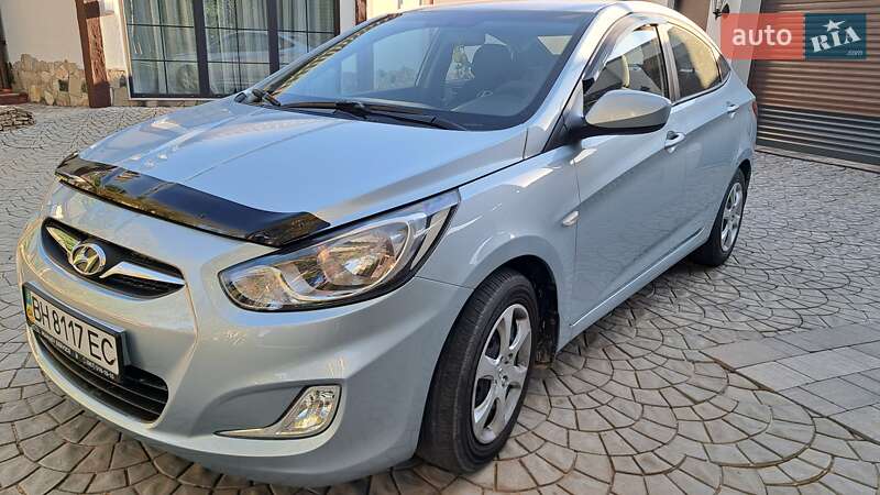 Hyundai Accent 2011