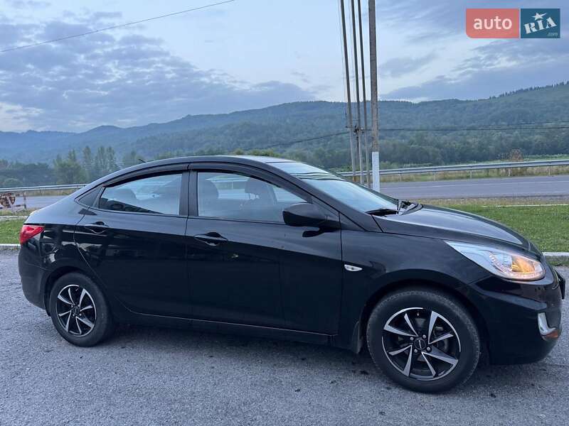 Седан Hyundai Accent 2013 в Ужгороде