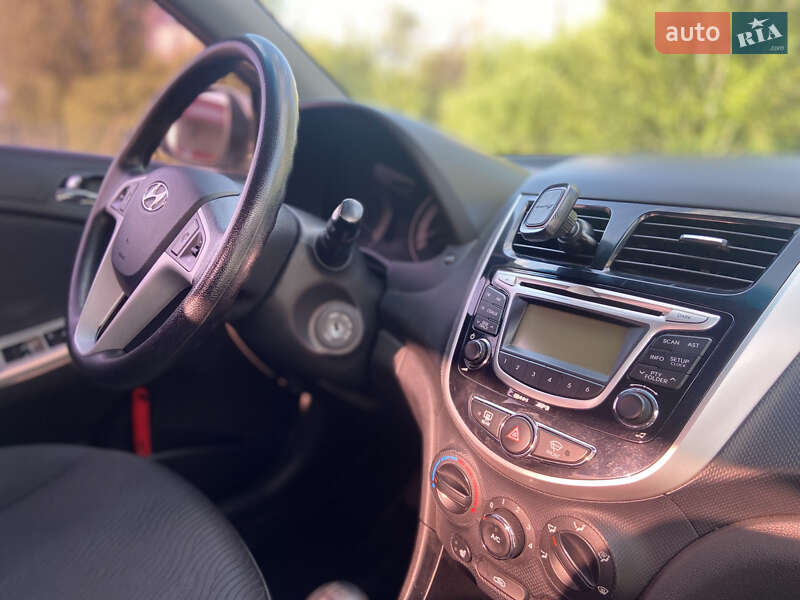Седан Hyundai Accent 2012 в Киеве