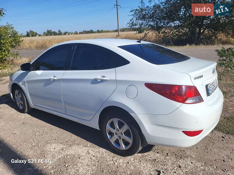Седан Hyundai Accent 2013 в Синельниково