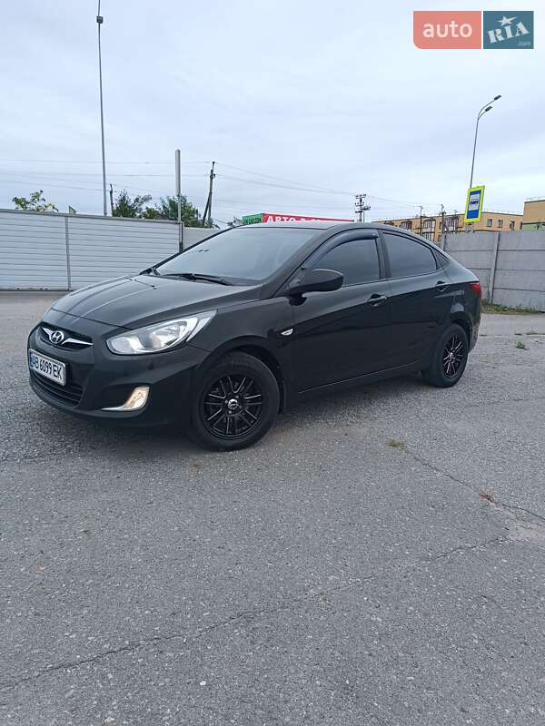 Hyundai Accent 2013