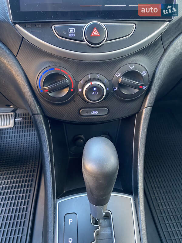 Седан Hyundai Accent 2011 в Мукачево