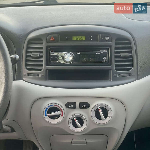 Седан Hyundai Accent 2010 в Львове