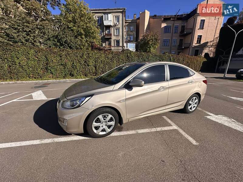 Седан Hyundai Accent 2012 в Киеве