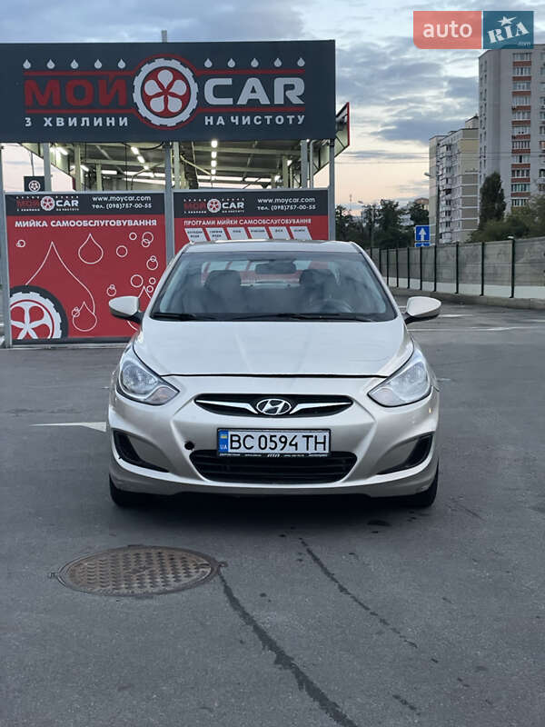 Hyundai Accent 2012