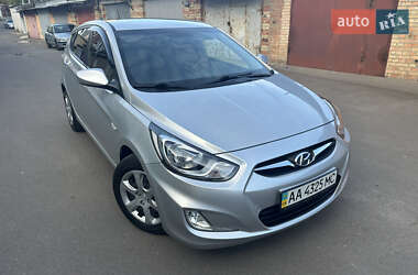 Хэтчбек Hyundai Accent 2012 в 
