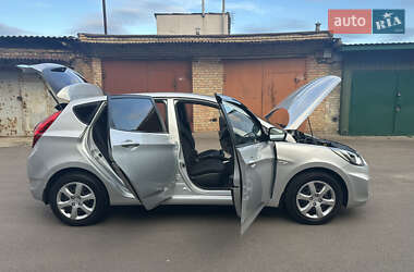 Хэтчбек Hyundai Accent 2012 в 