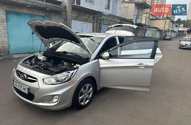 Хэтчбек Hyundai Accent 2012 в 